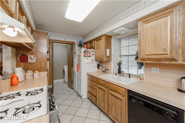 Building Photo - 1421 Briarwood St