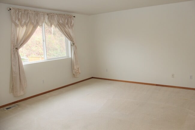 Building Photo - 4006 S 126th St