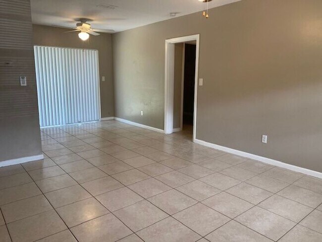 Building Photo - Coming Soon! Tampa!