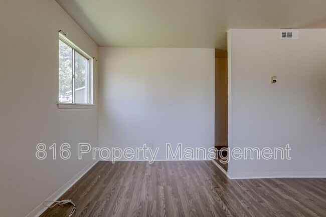 Building Photo - 15411 Barat Ave