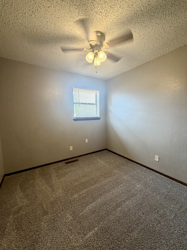 Building Photo - 109 S Keystone Dr