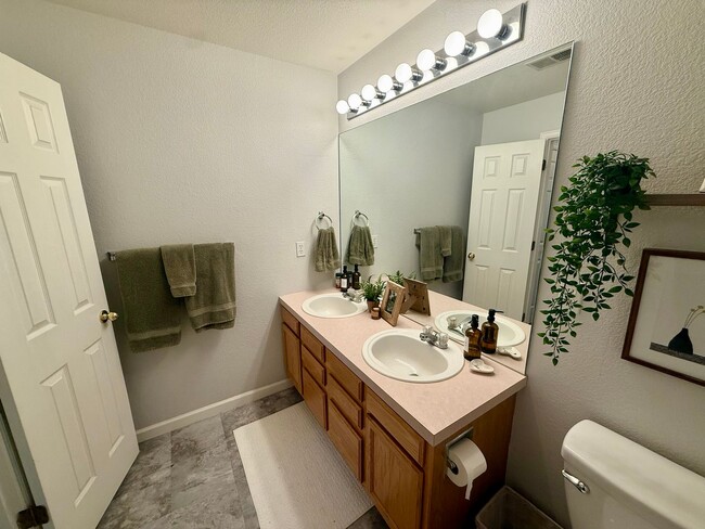 Building Photo - 5225 White Willow Dr