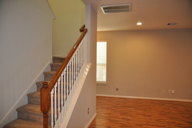 Building Photo - 16018 Limestone Lake Dr