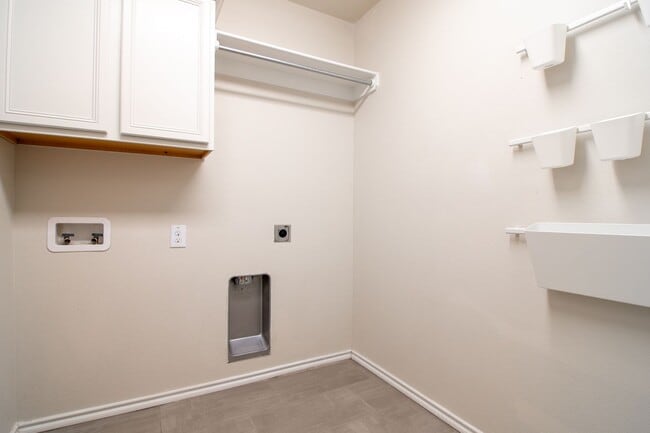Building Photo - 1600 Rattler Ln