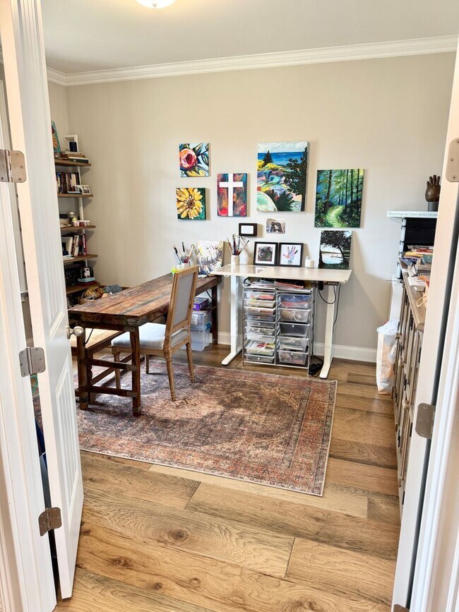 Building Photo - 4 Bedroom Home with Office in Walking Distance to Schools