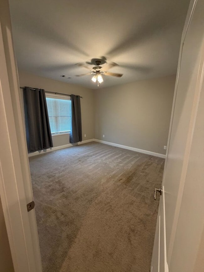 Building Photo - 2 Story Townhome in Hartbrook, Very Close to HWY280