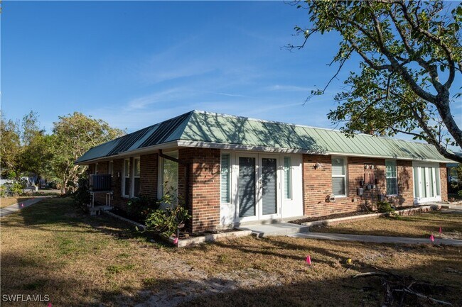 Building Photo - 2836 Arbutus St