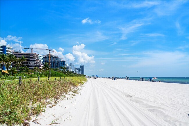 Building Photo - 5055 Collins Ave