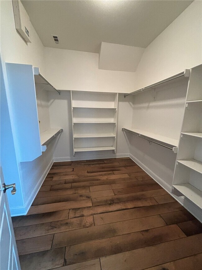 Building Photo - 4612 SW Birmingham St