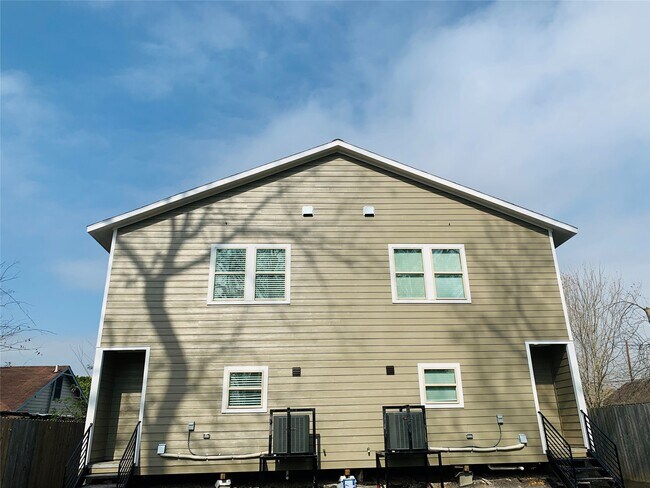Building Photo - 4622 Haywood St