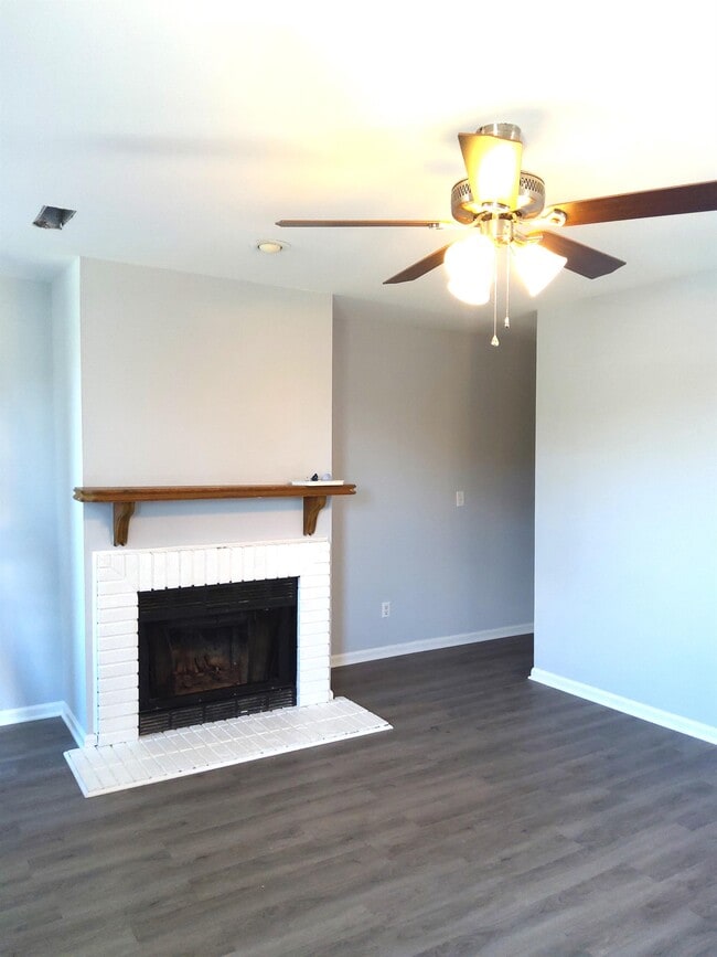 Building Photo - 5205b Marseilles Dr