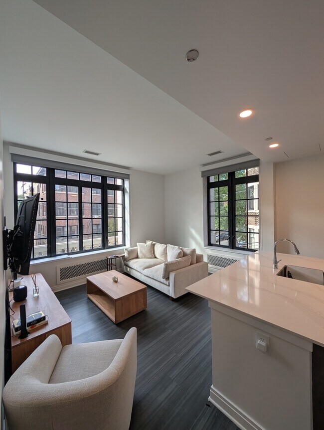 Building Photo - 2300 N Lincoln Park W