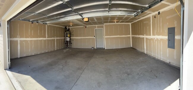 Building Photo - 1382