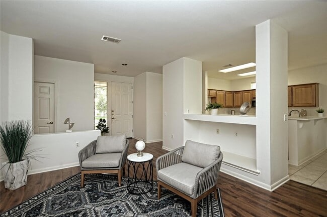 Building Photo - 112 Bluebell Dr