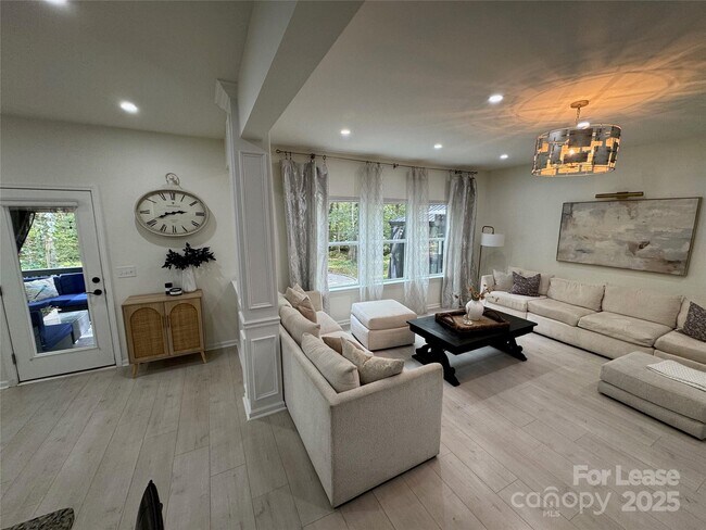 Building Photo - 8419 Aspen Ct