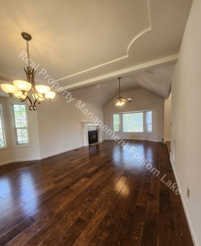 Building Photo - Beautiful 4bd 3ba home in Los Cerros Neigh...