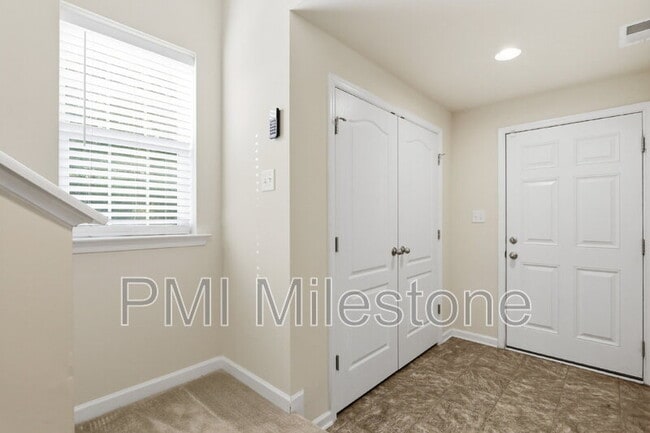 Building Photo - 100 Bertelli Ct