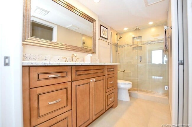 Building Photo - 9550 S Ocean Dr