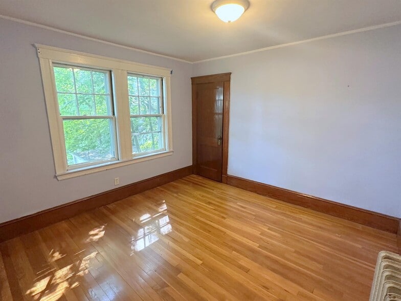 Building Photo - 42 Madison St