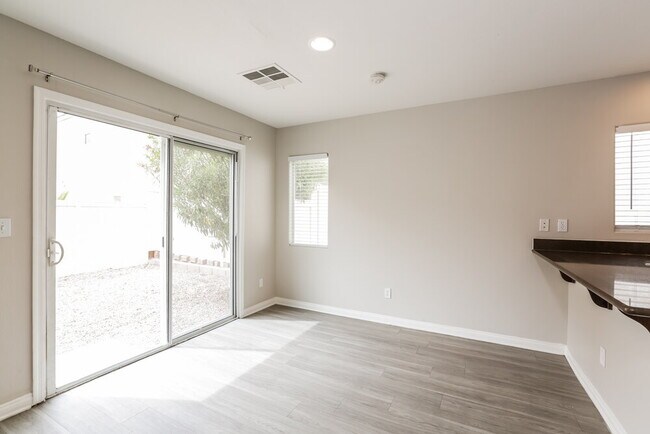 Building Photo - 9469 Diamond Bridge Ave