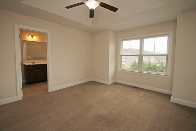 Building Photo - Stunning 3 Bed Rental with Deck & Pond View!
