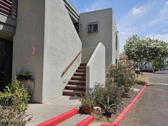 Building Photo - 3420 W Danbury Dr