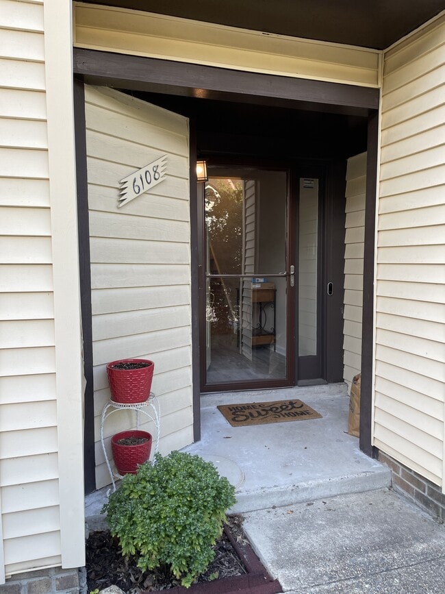 Building Photo - 6108 Castletown Way