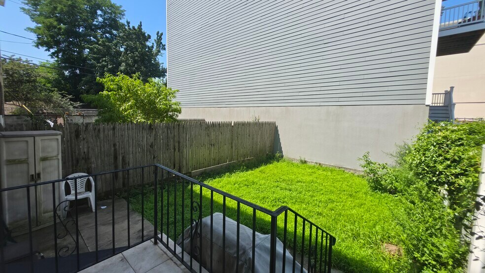Building Photo - 77 Colgate St