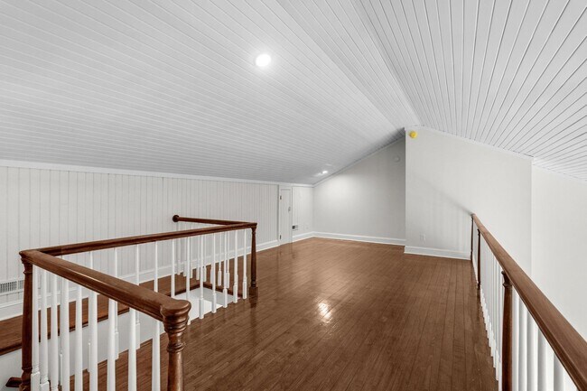 Building Photo - 5704 Woodside Ave