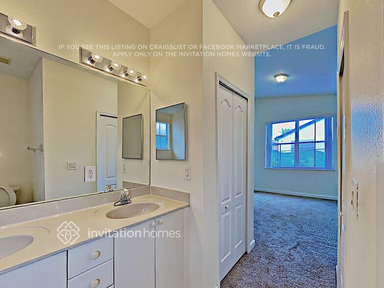Building Photo - 15470 SW 23rd Ln