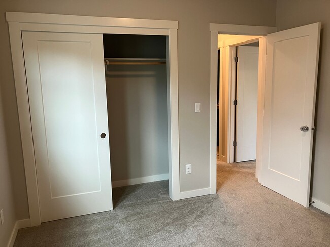 Building Photo - Large Three Bedroom Home in Sustainable South Salem Community