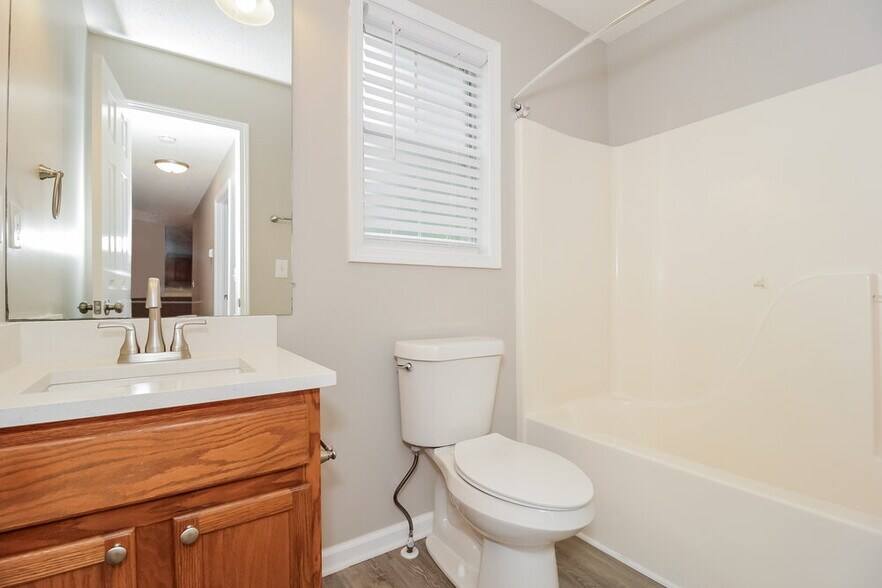 Building Photo - 426 Ivy Crest Dr