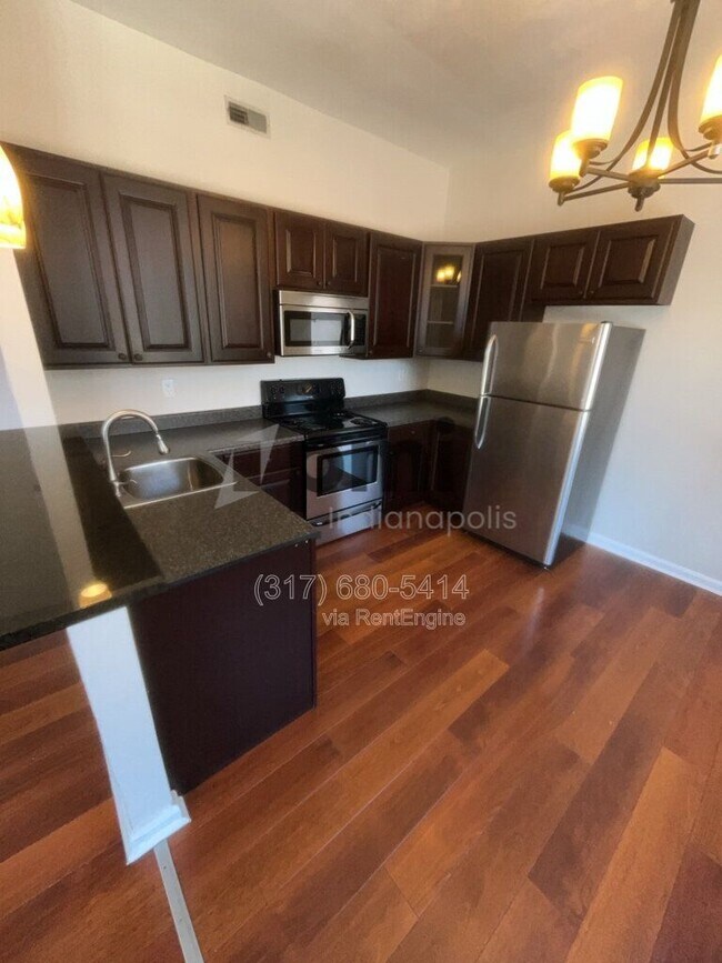 Building Photo - 402 N Delaware St