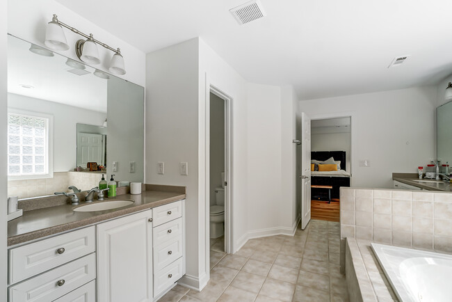Building Photo - 1024 Patricians Ln