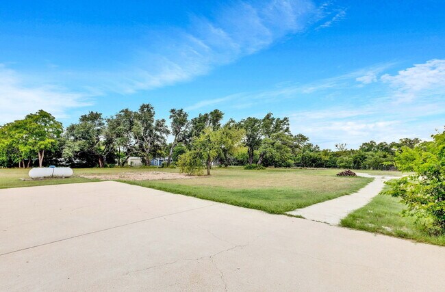 Building Photo - 451 Co Rd 276