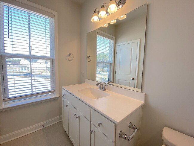 Building Photo - 354 Great Lawn Dr