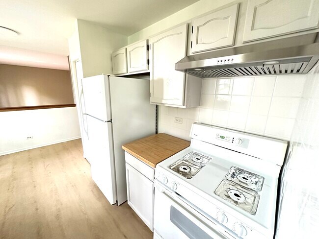 Building Photo - 2303 Woodview Ln