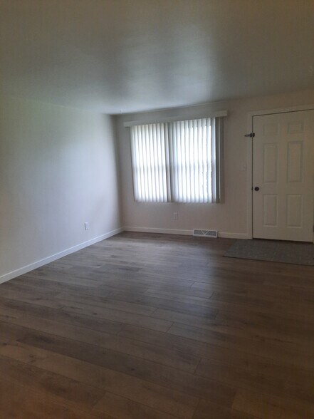 Living room - 3439 Finger Rd