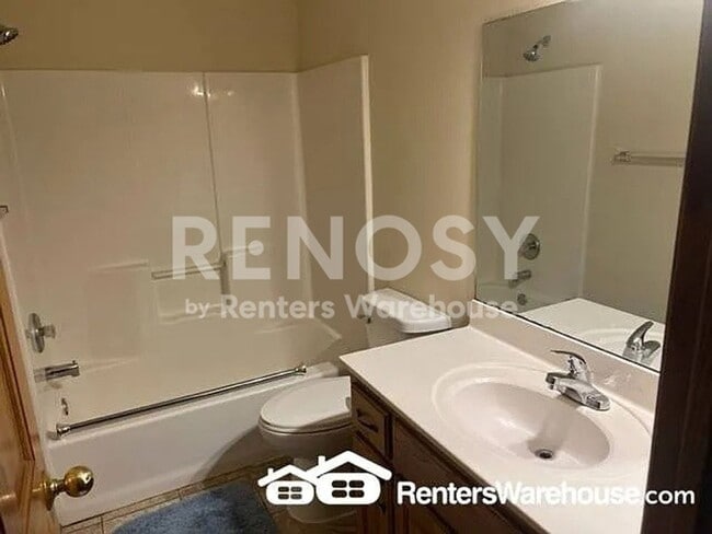 Building Photo - Available June 1st 6 Bedroom 4 Bath Single Family Home in Oakdale