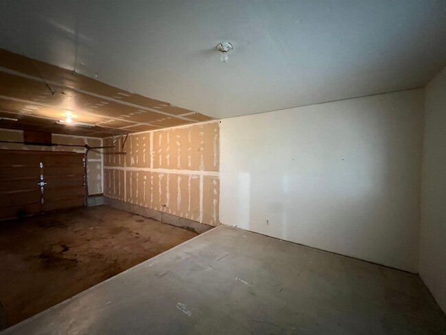 Building Photo - 5954a