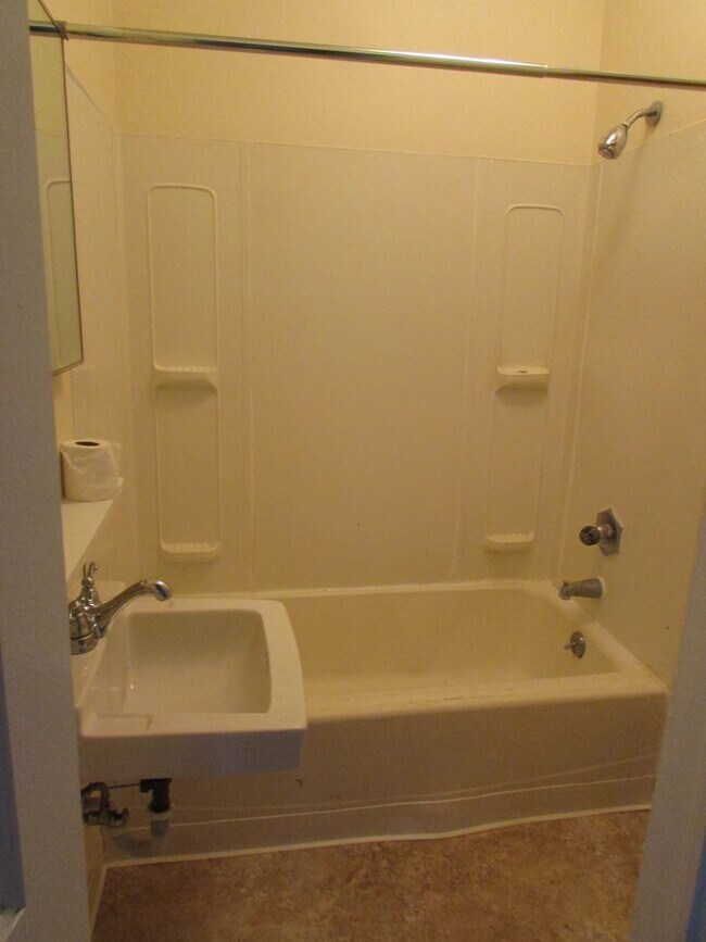 Building Photo - 2065 Winnebago St