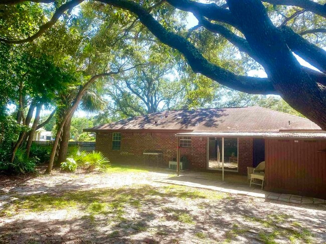 Building Photo - 1422 College Pkwy