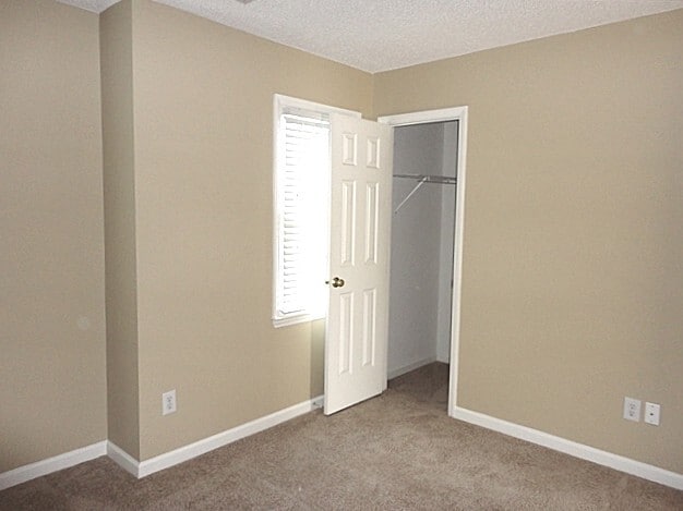 Building Photo - 2328 Water Lilly Way