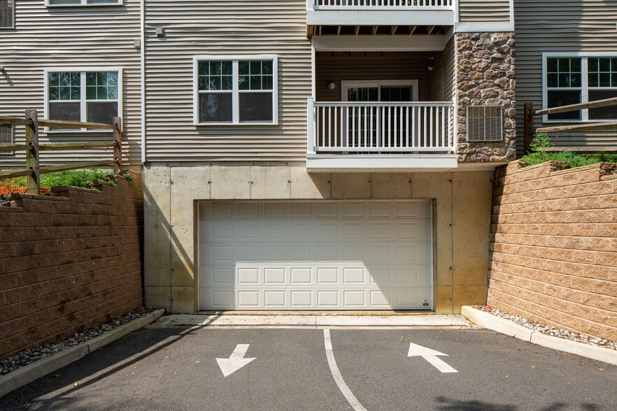 Building Photo - The Colony at Chews Landing