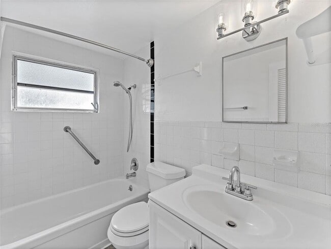 Building Photo - 4848 Picture Ave