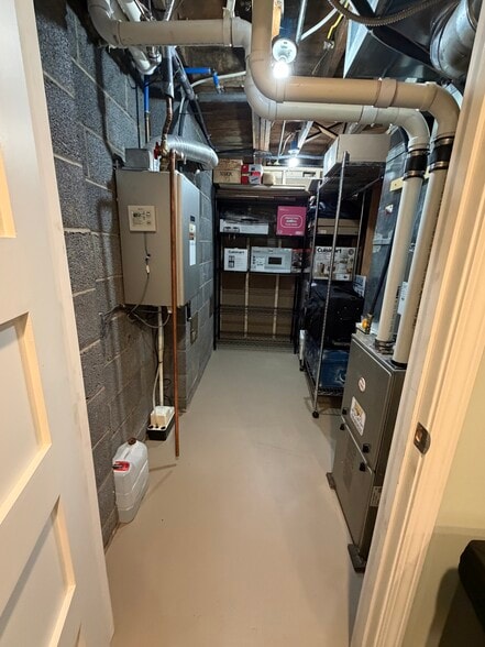 utility room/storage - 1622 Pear St