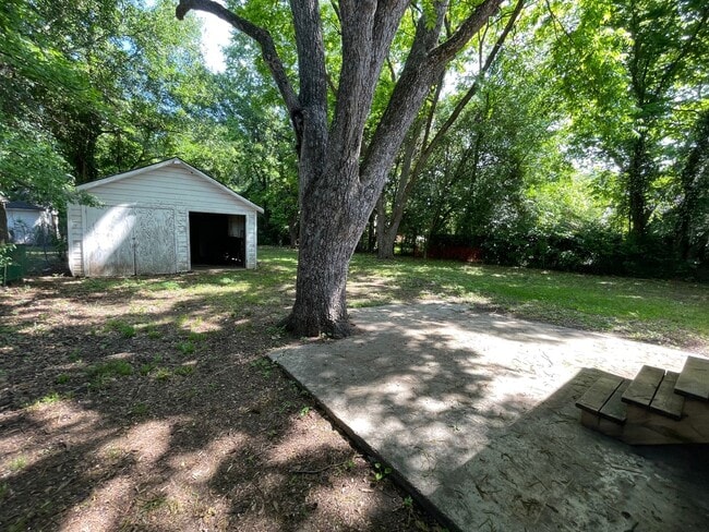 Building Photo - ** 3 Bed 2 Bath located in Capitol Heights...