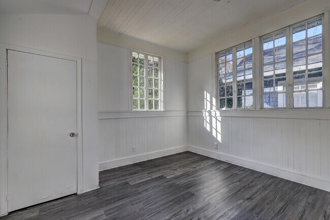 Building Photo - 1183 Holt Ave