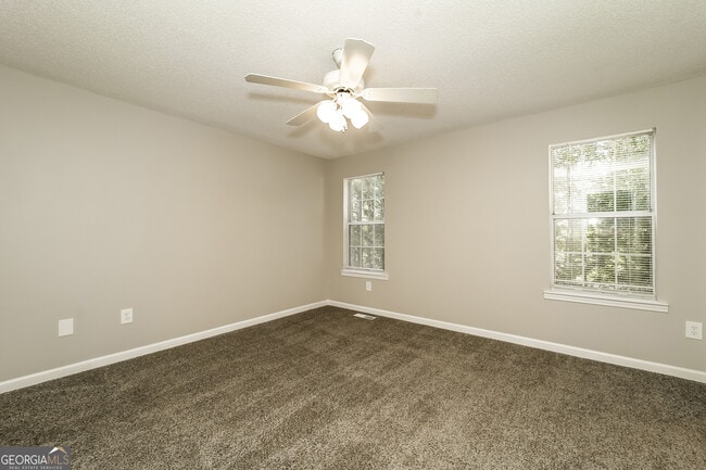 Building Photo - 33 Daisy Ln