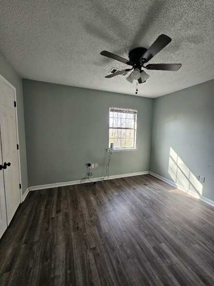 Building Photo - 1 Lilac St